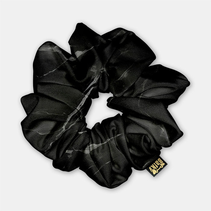 Scrunchie, gumička do vlasov, čierny mramor blackout black marble